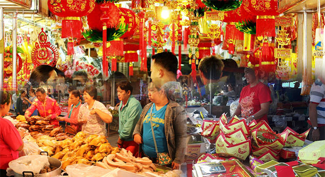 เริ่มแล้ว! วันจ่ายช่วงเทศกาลตรุษจีน คนแห่ซื้อของตลาดสดอย่างคึกคัก