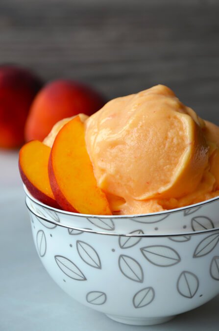 Peach Frozen Yogurt ของหวานทำง่ายๆ แถมดีต่อสุขภาพ 100 เปอร์เซ็นต์