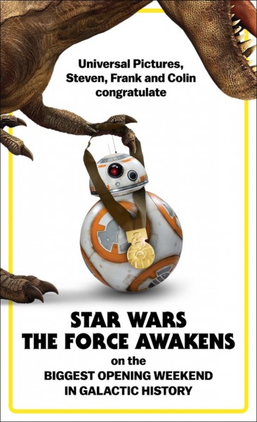 ทีเร็กซ์ มอบรางวัลให้ BB-8 ในใบปิดพิเศษฉลองการถล่มรายได้ของ Star Wars: The Force Awakens