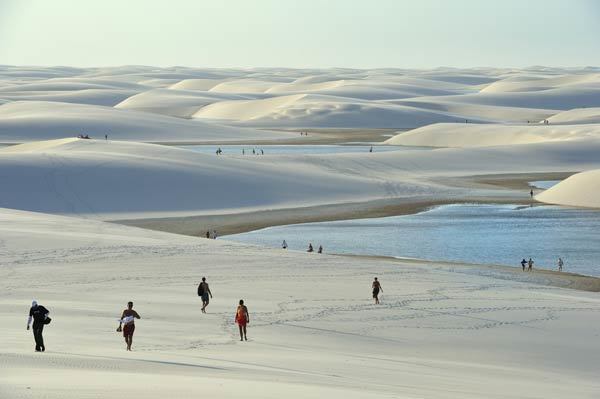 มหัศจรรย์ทะเลทรายขาว บราซิล ในอุทยานแห่งชาติแลงคอยส์ มารานฮานส์