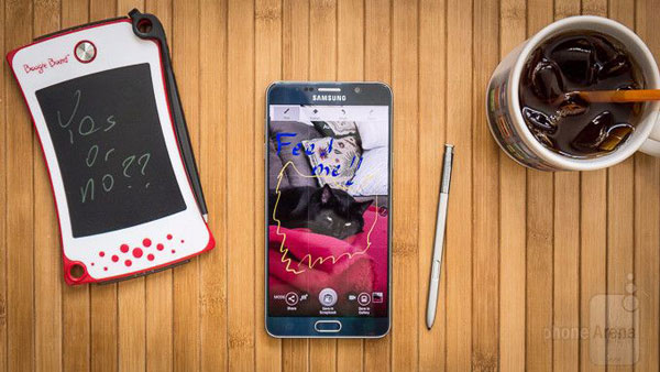 Samsung Galaxy Note 6 อาจมีรุ่นขนาดความจุ 256 GB ให้เลือก พร้อมอัปเกรดสเปคให้แรงขึ้นด้วย RAM 6 GB บนบอดี้กันน้ำกันฝุ่นรุ่นแรกในตระกูล Note!