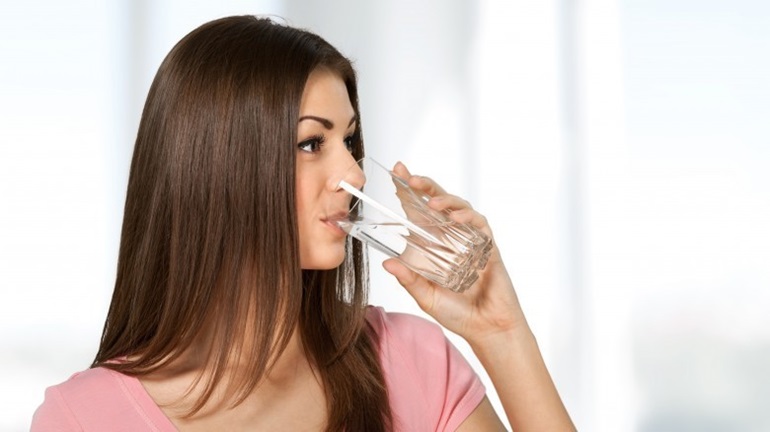 9 สัญญาณ ที่ร่างกายบอกว่า คุณดื่มน้ำไม่เพียงพอ!!