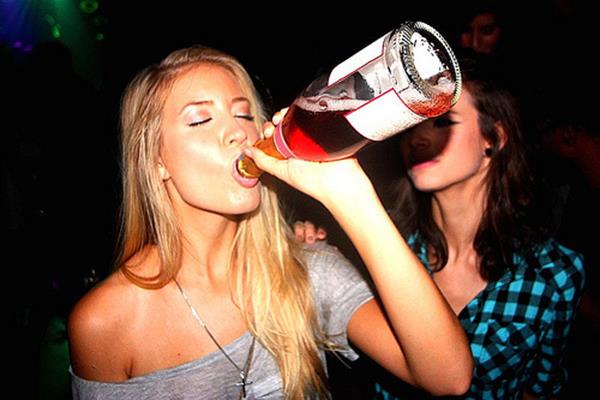 เหล้าจ๋าอย่าใกล้กันเลย!! 10 เหตุผลที่สาวๆควรเซย์บายเครื่องดื่มมึนเมา