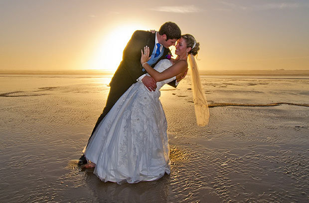 สถานที่ในฝันสำหรับใครหลายๆ คนในการจัดงานแต่งงาน!! 12 เคล็ดลับง่ายๆกับการจัดงานแต่งงานริมชายหาด