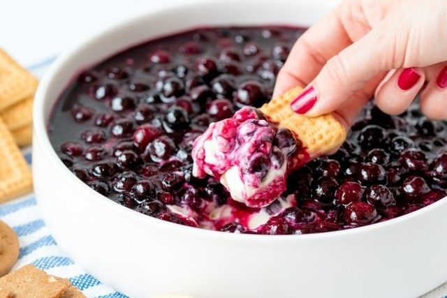'Blueberry Cheesecake Dip' ของว่างแสนอร่อยที่ทำง่ายสุดๆ