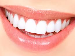 ฟันขาว แบบนางงาม ด้วย 4 วิธีธรรมชาติ
