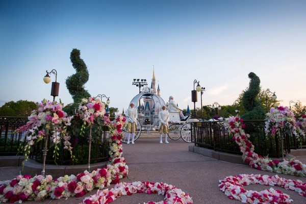 Disney World เปิดปราสาทซินเดอเรลล่า ให้คู่รักจัดงานแต่งได้แล้ว!