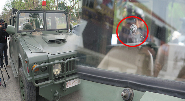 มีมือซุ่มยิงด้วย! ทหารขับรถลาดตระเวนรอบวัดพระธรรมกาย โดนมือมืดลอบยิงโดนกระจกรถแตก