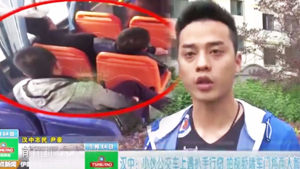 หนุ่มจีนไหวพริบดี จับมิจฉาชีพกรีดกระเป๋าคนแก่บนรถเมล์
