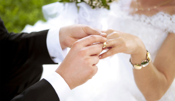 คำถามยอดฮิต!! แต่งงานทั้งทีควรมีค่าสินสอดเท่าไหร่?