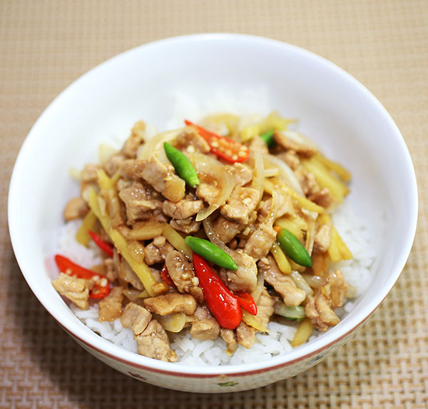 หมูผัดพริกขิง อาหารไทยเผ็ดร้อนหอมอร่อย