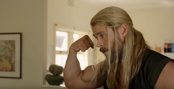 ธอร์ กลับมาพบกับรูมเมท ดาริล ในคลิปสุดฮาอุ่นเครื่อง Thor: Ragnarok