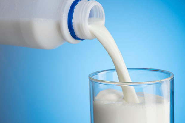 4 เหตุผลดีๆที่คุณควรเริ่มดื่มนมแบบไม่พร่องมันเนย