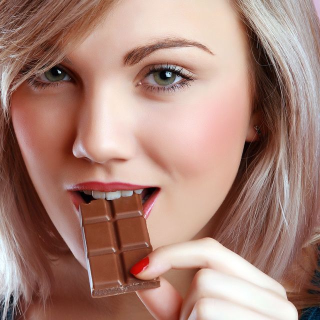 สาวชอบหวานขอไดเอท ! 5 วิธีลดน้ำหนักด้วยช็อกโกแลต ผอมได้อร่อยด้วย !