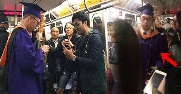 หนุ่มไปงานรับปริญญาไม่ทันเพราะรถไฟใต้ดินเสีย แต่คนบนรถกลับแบบนี้ให้ ถึงกับอดอมยิ้มตามไม่ได้!!