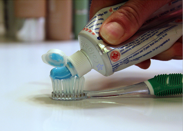 แชร์เก็บไว้เลย! 15 คุณประโยชน์เจ๋งๆ ของยาสีฟันที่มีมากกว่าช่วยให้ฟันสะอาด