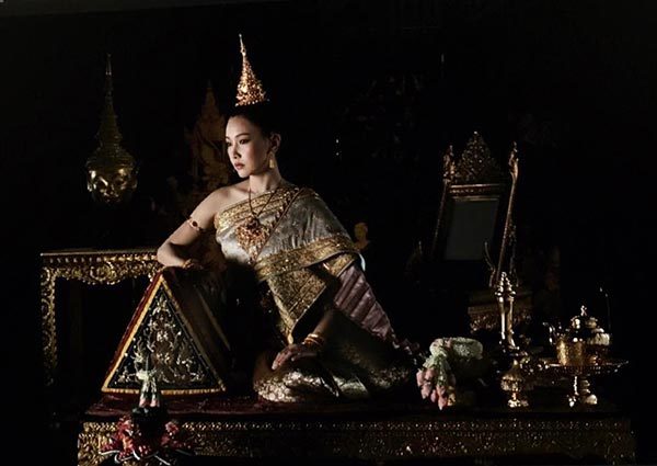นุ่น วรนุช ในชุดไทยสวยเลอค่า ร่วมแสดง ศรีอโยธยา ฟิล์มซีรีส์