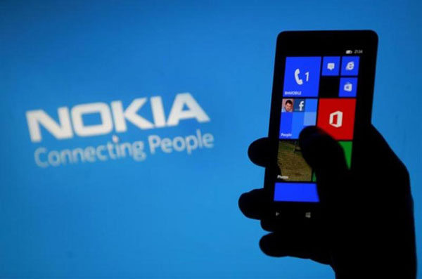 ลือไมโครซอฟต์เตรียมขายแบรนด์ Nokia พร้อมปิดกิจการส่วนฟีเจอร์โฟน และจะเน้น Surface Phone เป็นหลัก